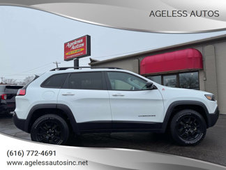 Used 2022 Jeep Cherokee Trailhawk image 1