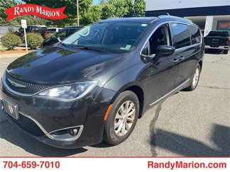 Used 2018 Chrysler Pacifica Touring-L image 1