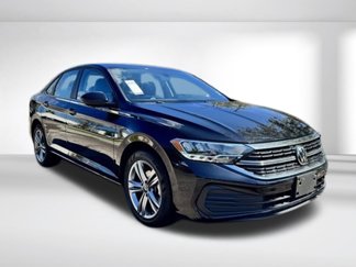Used 2024 Volkswagen Jetta SE image 1
