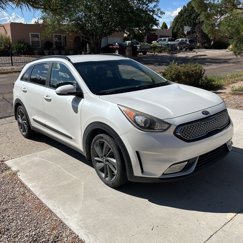 Used 2017 Kia Niro EX image 1