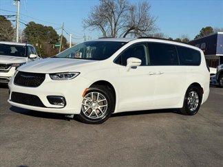 Used 2021 Chrysler Pacifica Touring image 1