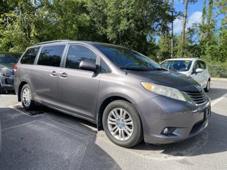 Used 2013 Toyota Sienna XLE image 1