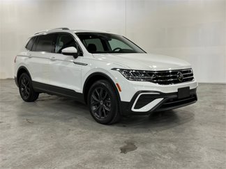 Used 2022 Volkswagen Tiguan SE w/ Panoramic Sunroof Package image 1