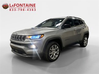 Used 2023 Jeep Compass Latitude image 1