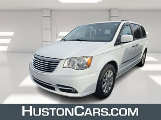 Used 2015 Chrysler Town & Country Touring w/ Driver Convenience Group image 1