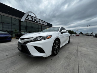 Used 2018 Toyota Camry SE image 1
