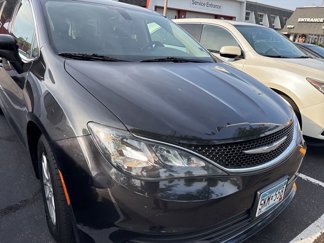 Used 2017 Chrysler Pacifica Touring image 1