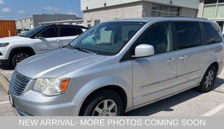 Used 2012 Chrysler Town & Country Touring image 1
