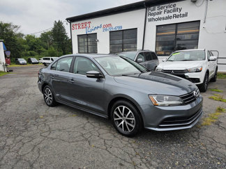 Used 2017 Volkswagen Jetta SE image 1