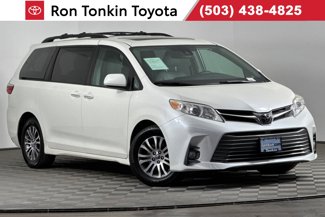 Used 2018 Toyota Sienna XLE image 1