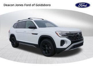 Used 2024 Volkswagen Atlas Peak Edition SE image 1