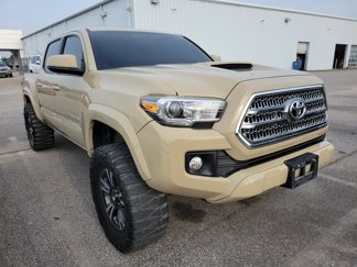 Used 2017 Toyota Tacoma TRD Sport image 1