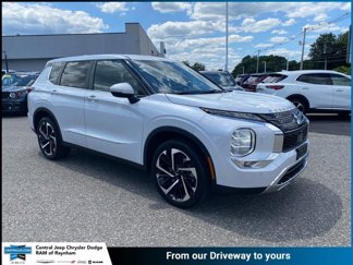 Used 2022 Mitsubishi Outlander SE image 1