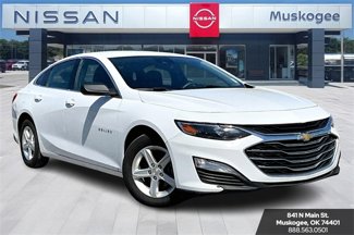 Used 2023 Chevrolet Malibu LS image 1