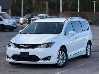 Used 2018 Chrysler Pacifica Touring-L image 1
