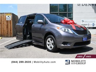 Used 2017 Toyota Sienna LE image 1