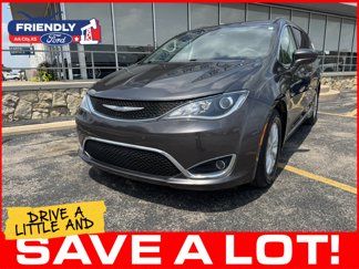 Used 2017 Chrysler Pacifica Touring-L image 1