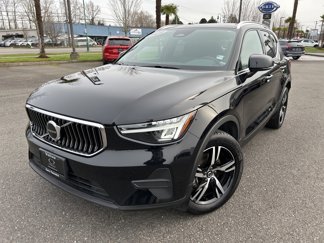 Certified 2025 Volvo XC40 B5 Core image 1