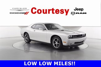 Used 2010 Dodge Challenger SE image 1