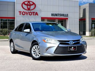 Used 2017 Toyota Camry LE image 1