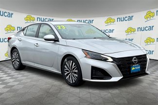 Used 2023 Nissan Altima 2.5 SV image 1
