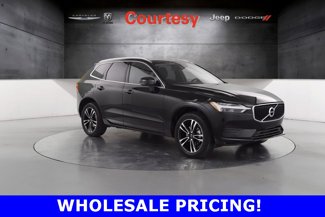 Used 2020 Volvo XC60 T5 Momentum w/ Premium Package image 1