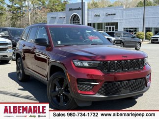 Used 2024 Jeep Grand Cherokee Altitude image 1