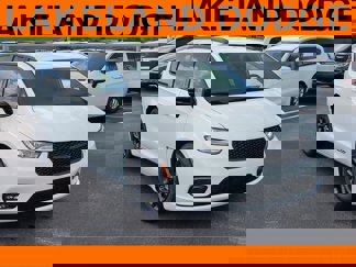 New 2025 Chrysler Pacifica Select image 1