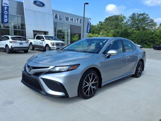 Used 2024 Toyota Camry SE image 1