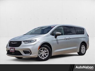 Used 2023 Chrysler Pacifica Touring-L image 1