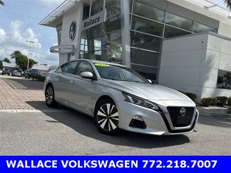 Used 2021 Nissan Altima 2.5 SV w/ SV Premium Package image 1