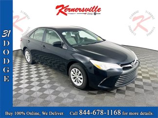 Used 2015 Toyota Camry LE image 1