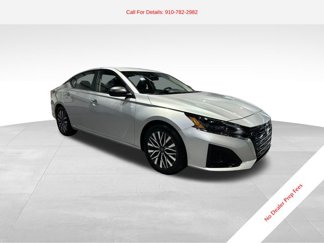 Used 2024 Nissan Altima 2.5 SV image 1