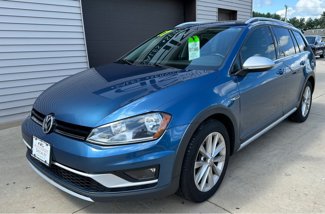 Used 2017 Volkswagen Golf Alltrack S image 1