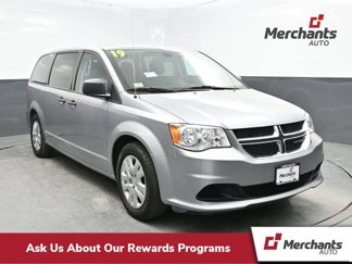 Used 2019 Dodge Grand Caravan SE w/ UConnect Hands-Free Group image 1