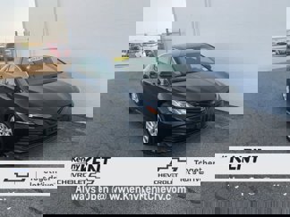 Used 2018 Toyota Camry LE image 1