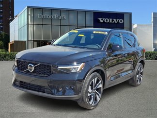 Used 2024 Volvo XC40 B5 Plus image 1