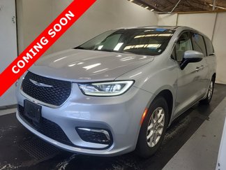Used 2023 Chrysler Pacifica Touring-L image 1