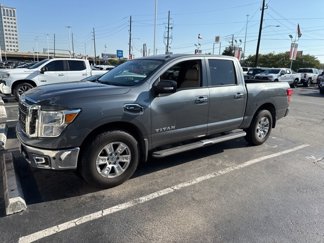 Used 2017 Nissan Titan SV image 1