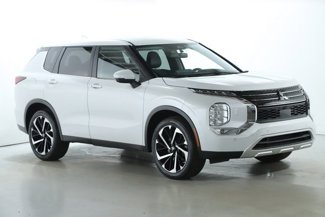 Used 2024 Mitsubishi Outlander SE image 1