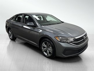 Used 2024 Volkswagen Jetta SE image 1