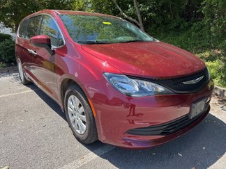 Used 2020 Chrysler Voyager L image 1