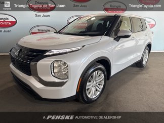 Used 2024 Mitsubishi Outlander ES image 1
