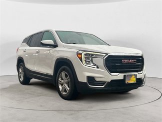 Used 2023 GMC Terrain SLE image 1