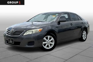 Used 2011 Toyota Camry LE image 1