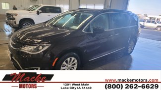 Used 2018 Chrysler Pacifica Touring-L image 1