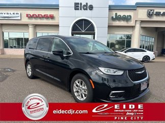 Used 2023 Chrysler Pacifica Touring-L image 1