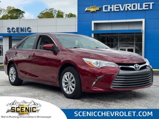 Used 2017 Toyota Camry LE image 1