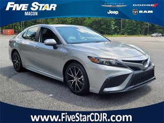 Used 2021 Toyota Camry SE image 1