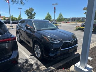 Used 2022 Toyota Highlander Limited image 1